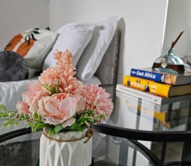 Kensal Green Apartment | Stylish Studio near Kensal Green (E)