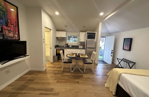 Eagle Rock House | Stylish studio nestled in the heart of Eagle Rock, CA