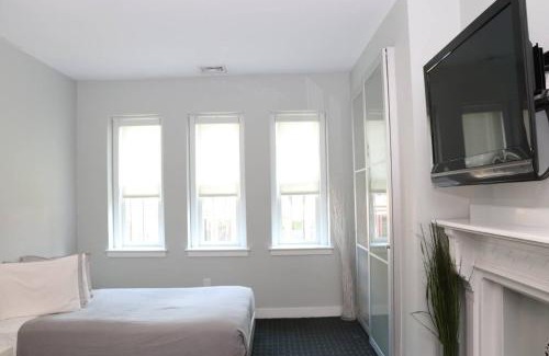 Back Bay Apartment | Stylish Studio on Newbury St, THIS IS BOSTON! #12