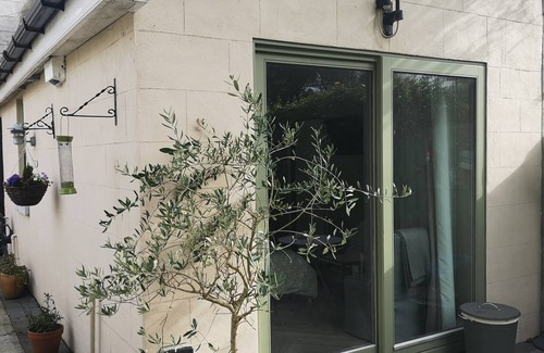 Dollymount House | Stylish studio own entrance in Victorian House