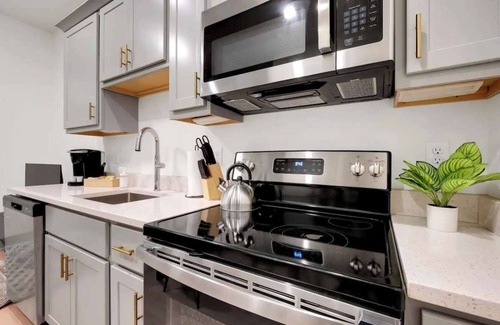 Downtown Louisville Apartment | Stylish Studio w/Free Parking | Medical District