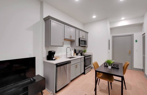Downtown Louisville Apartment | Stylish Studio w/Free Parking | Medical District