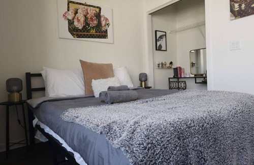 North Philadelphia East Apartment | Stylish Studio w/Patio by Italian Market