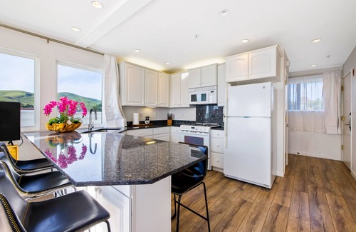 Cayucos Apartment | Stylish studio with ocean views, balcony, fireplace, picnic area & firepit