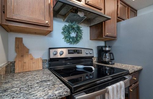 Indian Bayou Apartment | Stylish Three Bedroom Condo Close to Beach