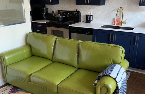 Downtown Vancouver Apartment | Stylish Top Floor 1-bedroom in Downtown Vancouver