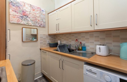 Glasgow Westend Apartment | Stylish top-floor flat in heart of trendy Finnieston