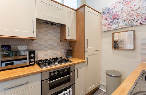 Glasgow Westend Apartment | Stylish top-floor flat in heart of trendy Finnieston