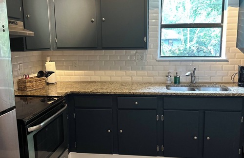 Smyrna House | Stylish Town house with convenient location. 3 minutes from Braves Stadium.