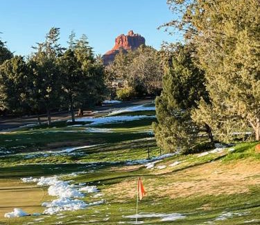 Oak Creek House | Stylish Townhome on Golf Course Red Rock View