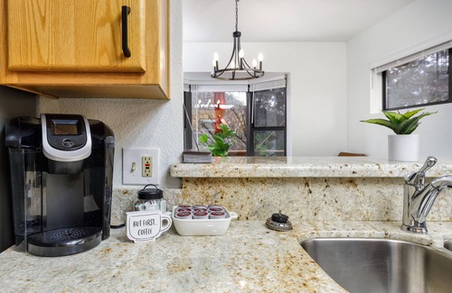 Oak Creek House | Stylish Townhome on Golf Course Red Rock View