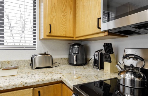 Oak Creek House | Stylish Townhome on Golf Course Red Rock View