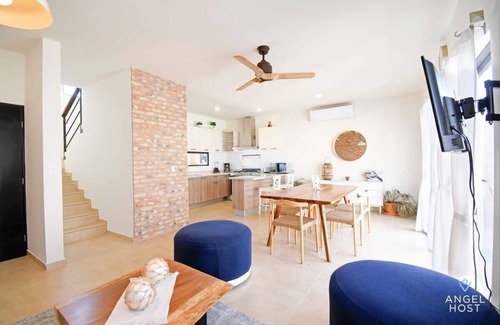 La Paz Apartment | Stylish Townhome Private Patio Parking Pool Onsite