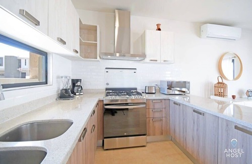La Paz Apartment | Stylish Townhome Private Patio Parking Pool Onsite