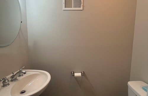 Downtown Baltimore House | Stylish Townhouse by Carrol Park, M&T Bank Stadium