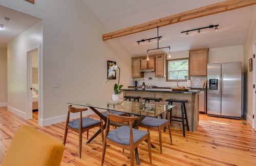 Aiken Cottage | Stylish & Tranquil Cottage just minutes from downtown Aiken and Bruce's Field.