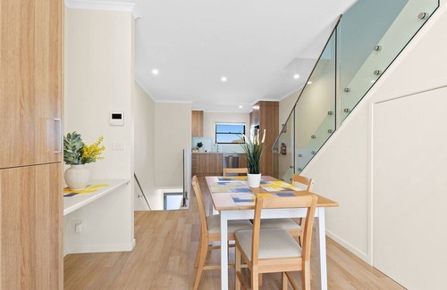 North Batemans Bay Apartment | Stylish Tri-Level Townhouse with Water Views