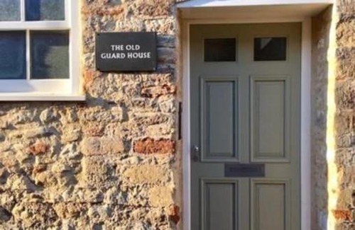 Wells Apartment | Stylish two bed flat, city centre, free parking