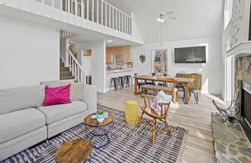 Eatonton Cottage | Stylish Updated Lakefront A-Frame Cottage