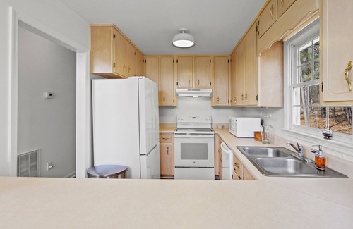 Eatonton Cottage | Stylish Updated Lakefront A-Frame Cottage
