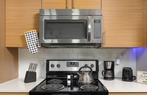 Third Ward Apartment | Stylish Uptown Loft 5 mins to Panthers Stadium, Convention Center