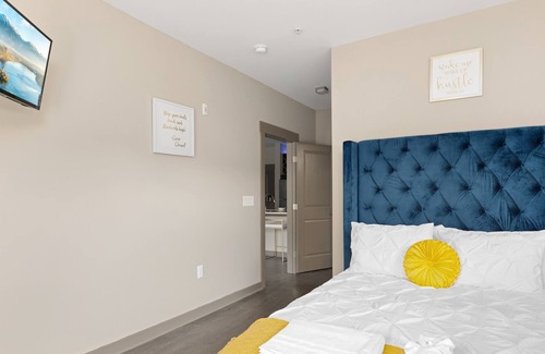 Third Ward Apartment | Stylish Uptown Loft 5 mins to Panthers Stadium, Convention Center