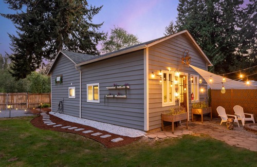 Highline Cottage | Stylish Urban Oasis with hot tub and pool!