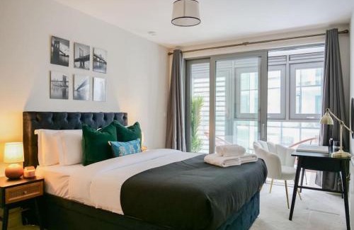 London Borough of Hounslow Apartment | Stylish Urban Sanctuary with Parking