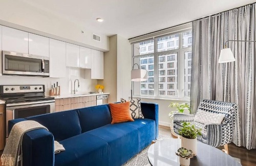 LoDo Hotel | Stylish Urban Studio w/Full Kitchen | Outdoor Pool | Union Station – 0.2 miles