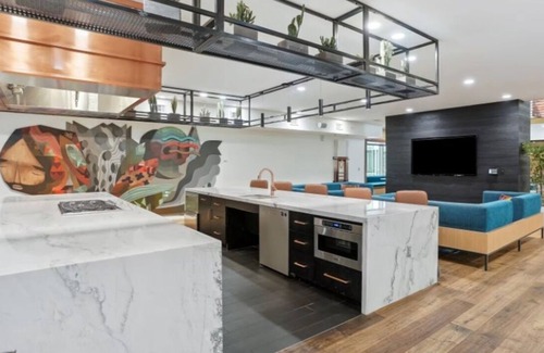 LoDo Hotel | Stylish Urban Studio w/Full Kitchen | Outdoor Pool | Union Station – 0.2 miles