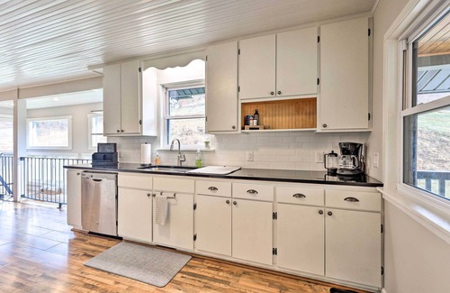 Vilas House | Stylish Vilas Hideaway: Hike, Ski & Explore!