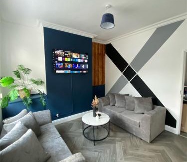 Welford House | Stylish & Well Equipped Home, Fast Wi-FI, Pool Table, Contractors, Groups
