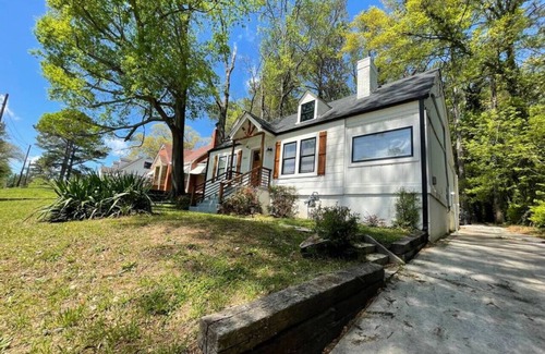Atlanta House | Stylish West Atlanta Abode, Private Patio, Backyard, Office, WiFi & Pet Friendly