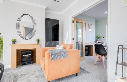 Bedford Apartment | Stylishly decorated 3 bed house presented by Our Home Short Stays comfortable beds with crisp linen and plenty of outdoor space to enjoy
