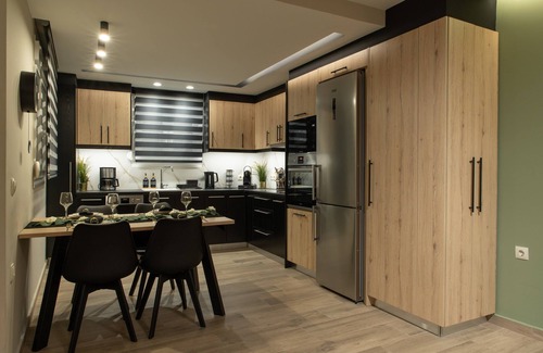 Heraklion House | Stylishly decorated house - Free Private Parking & Fibre Internet!