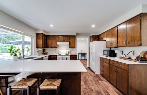 Western House | Stylishly remodeled in 2024; Fully appointed 3bd 2ba in SW Eugene with AC, WiFi