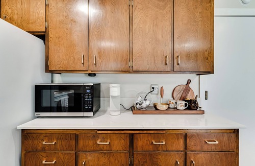 Western House | Stylishly remodeled in 2024; Fully appointed 3bd 2ba in SW Eugene with AC, WiFi