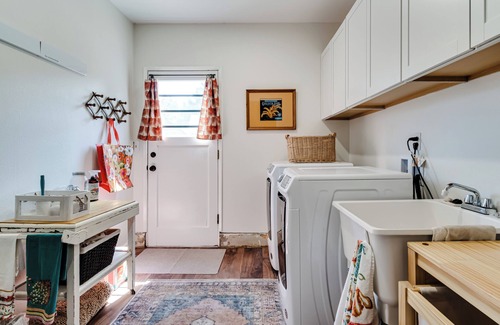 Western House | Stylishly remodeled in 2024; Fully appointed 3bd 2ba in SW Eugene with AC, WiFi