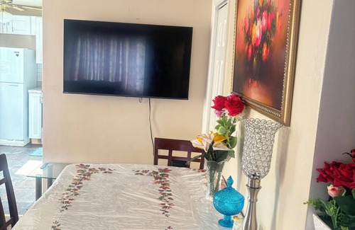 Cheektowaga House | Stylist cozy Apartment [Smoking, Vaping,E-cigarettes Not Allowed]
