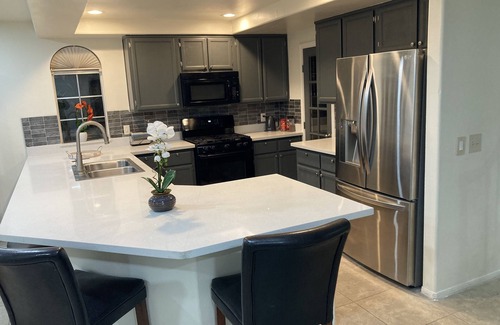 South Shores House | Stylist Villa 4 bedroom in Desert Shores
