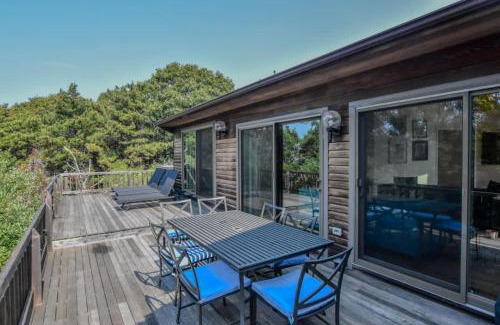 North Truro House | Stylistic Home and Easy Walk to the Beach
