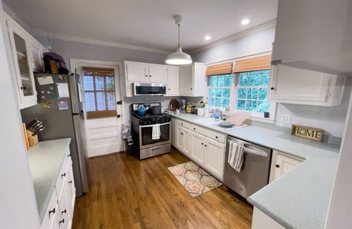 Lindridge-Martin Manor House | Suburb Living in the Heart of the City! 2Br with Forest Sunroom and Office