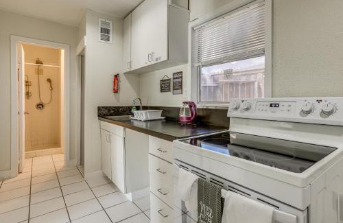 Clodine Apartment | Suburban Home By Arthur Storey Park and HCA Houston!