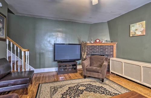Lansdowne Cottage | Suburban Home w/Backyard Patio < 7 Miles to Dtwn!