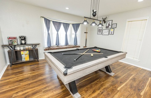 North Richland Hills House | Suburban Oasis,Pool& Spa, Ping pong, Air Hockey, Pool table & Arcade, Cul De Sac