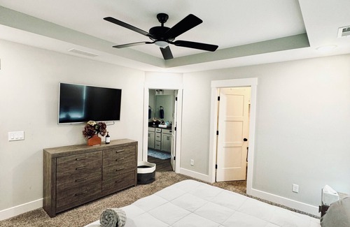 Jeffersonville House | Suburban Serenity Retreat