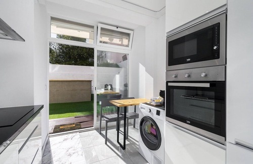 Alges Apartment | Suburban Serenity: Family Home with Pool