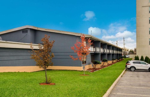 Cheektowaga Hotel | Suburban Studios Buffalo Airport