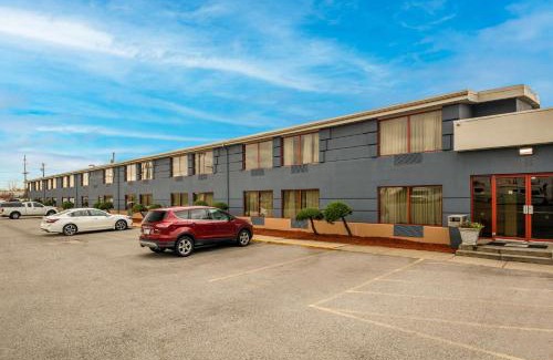 Cheektowaga Hotel | Suburban Studios Buffalo Airport