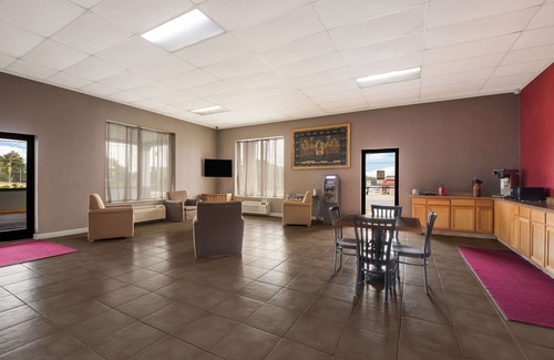 Cleveland Hotel | Suburban Studios Cleveland Central